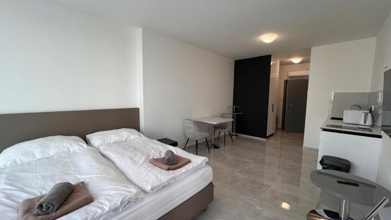 Air Conditioned 1 Room Apartment Vienna Gate, 2 Bratislava Extérieur photo