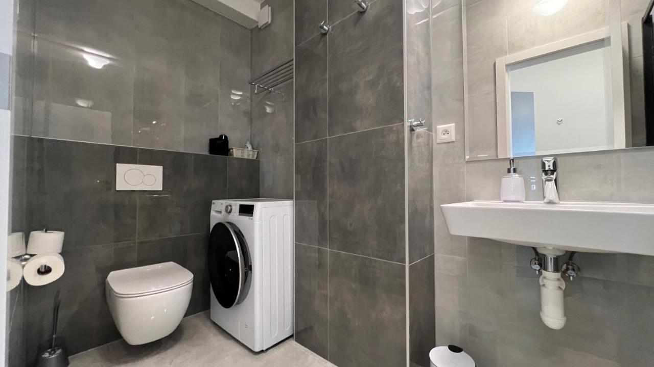 Air Conditioned 1 Room Apartment Vienna Gate, 2 Bratislava Extérieur photo